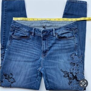 White House Black Market Embroidered Skinny Ankle Jeans Size 8